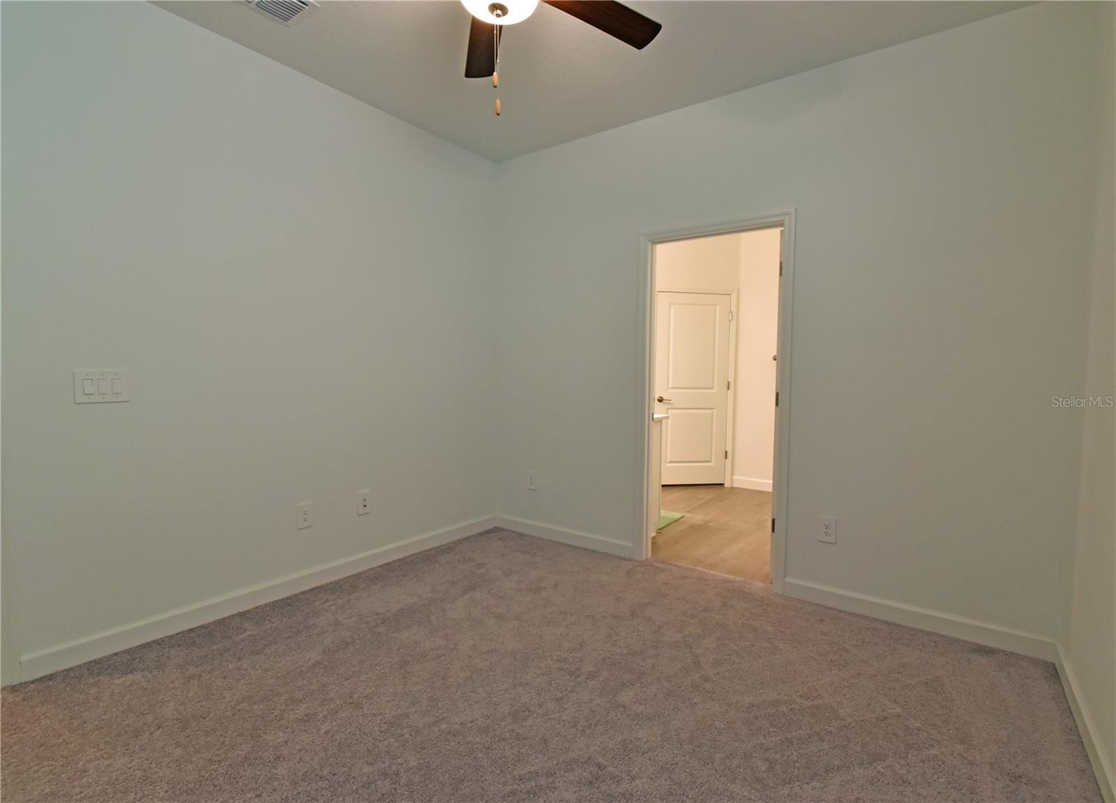 Image 44 of 45 For 17304 Banded Gold Lane