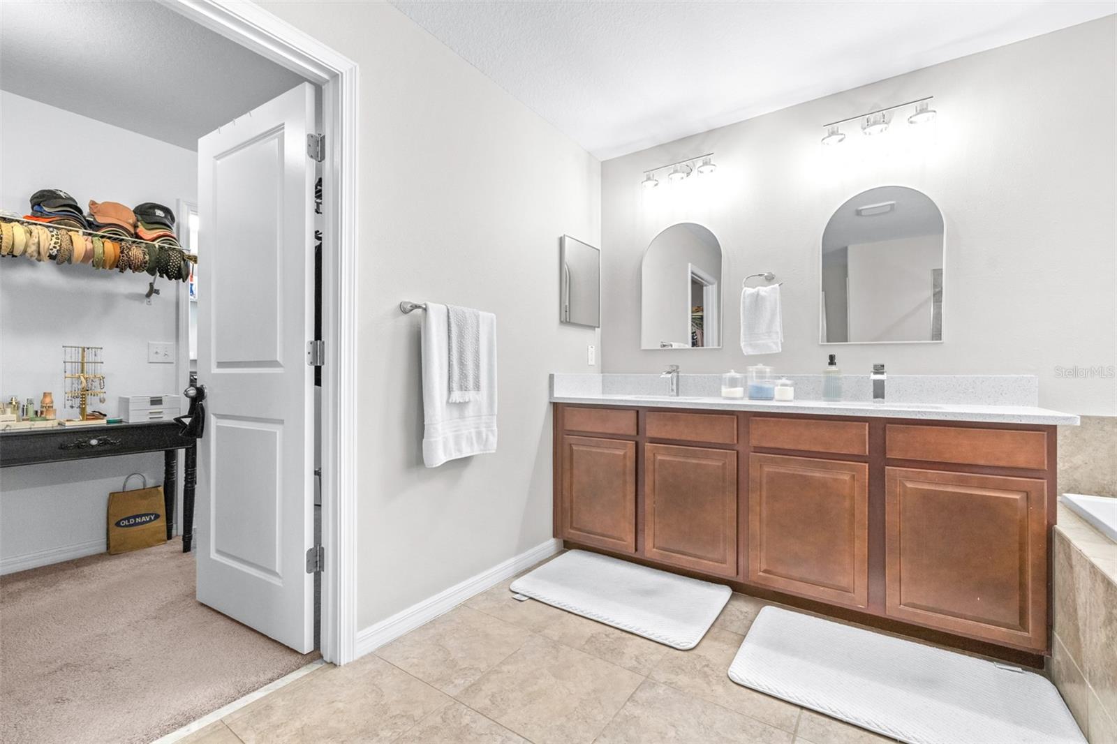 Image 28 of 63 For 8132 Seagarden Lane