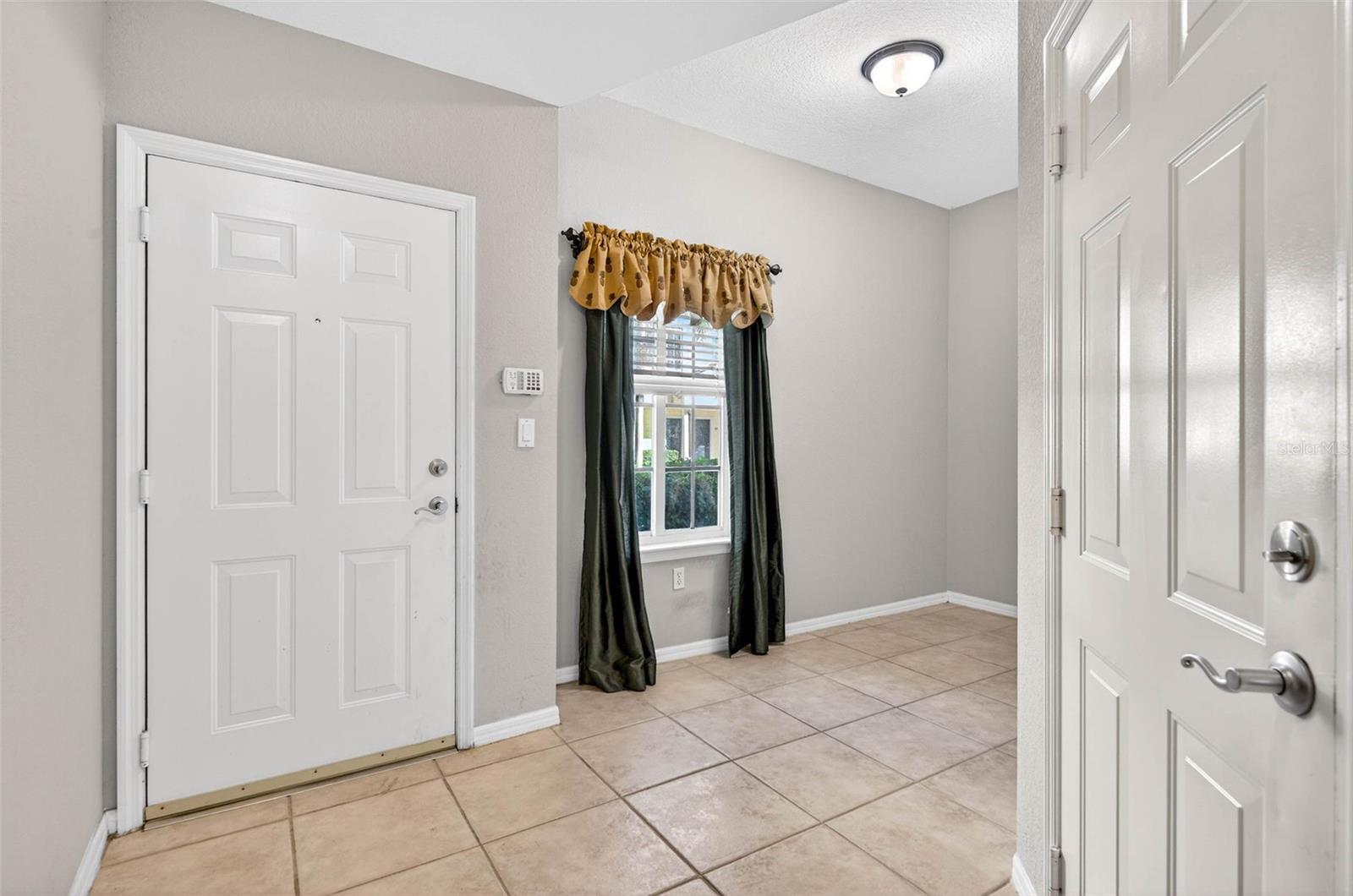 Image 5 of 50 For 9739 Meadow Field Circle