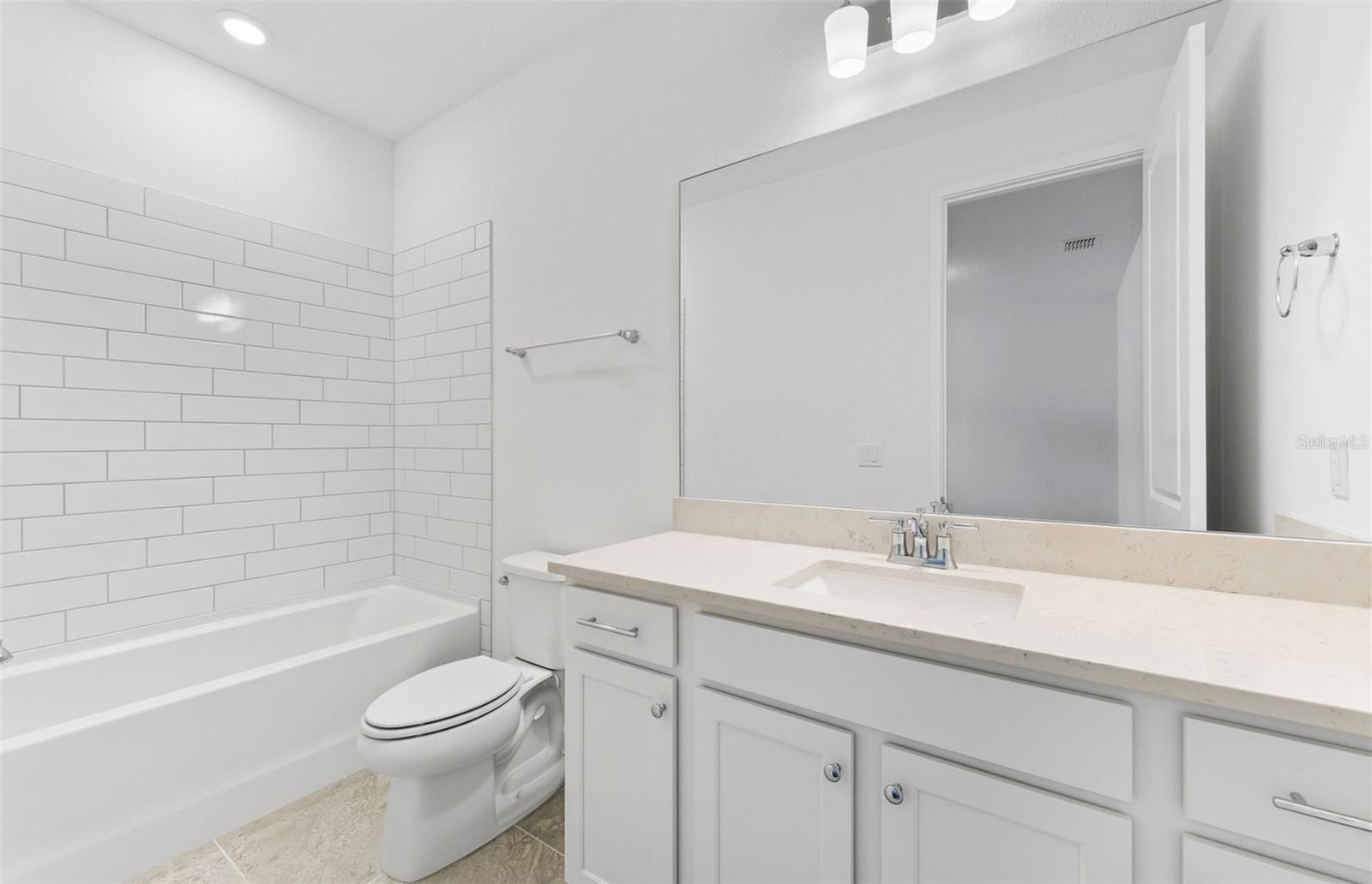 Listing photo id 12 for 3780 Obsidian Drive