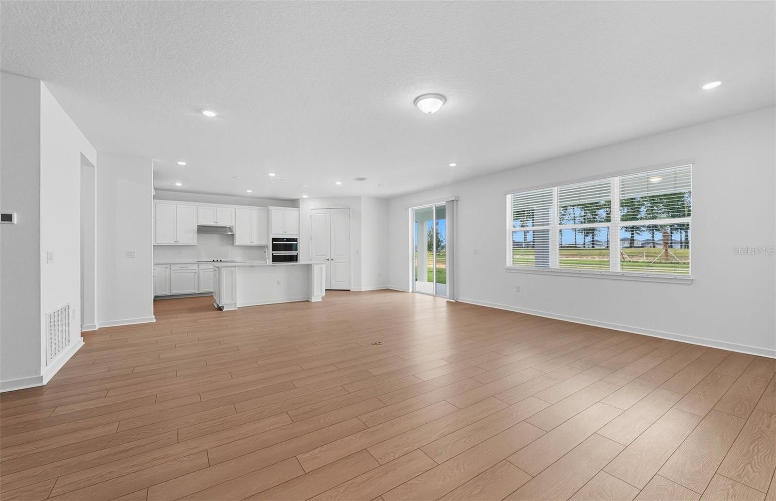 Listing photo id 4 for 3780 Obsidian Drive