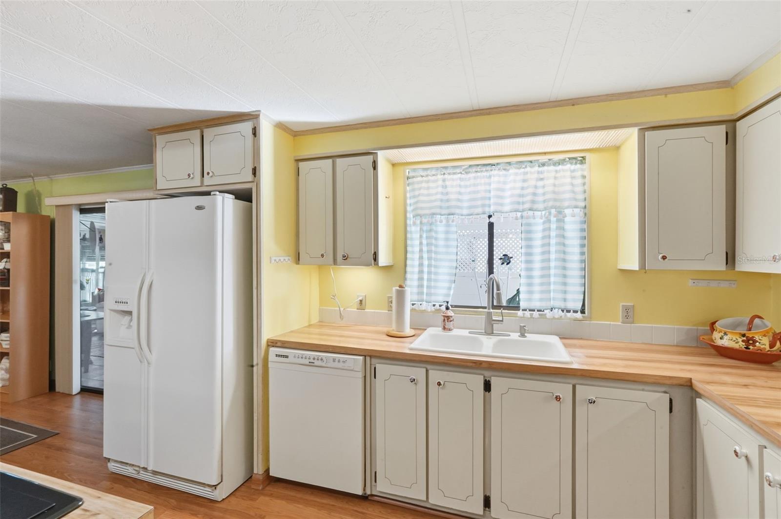 Image 11 of 35 For 9790 66th Street N 130