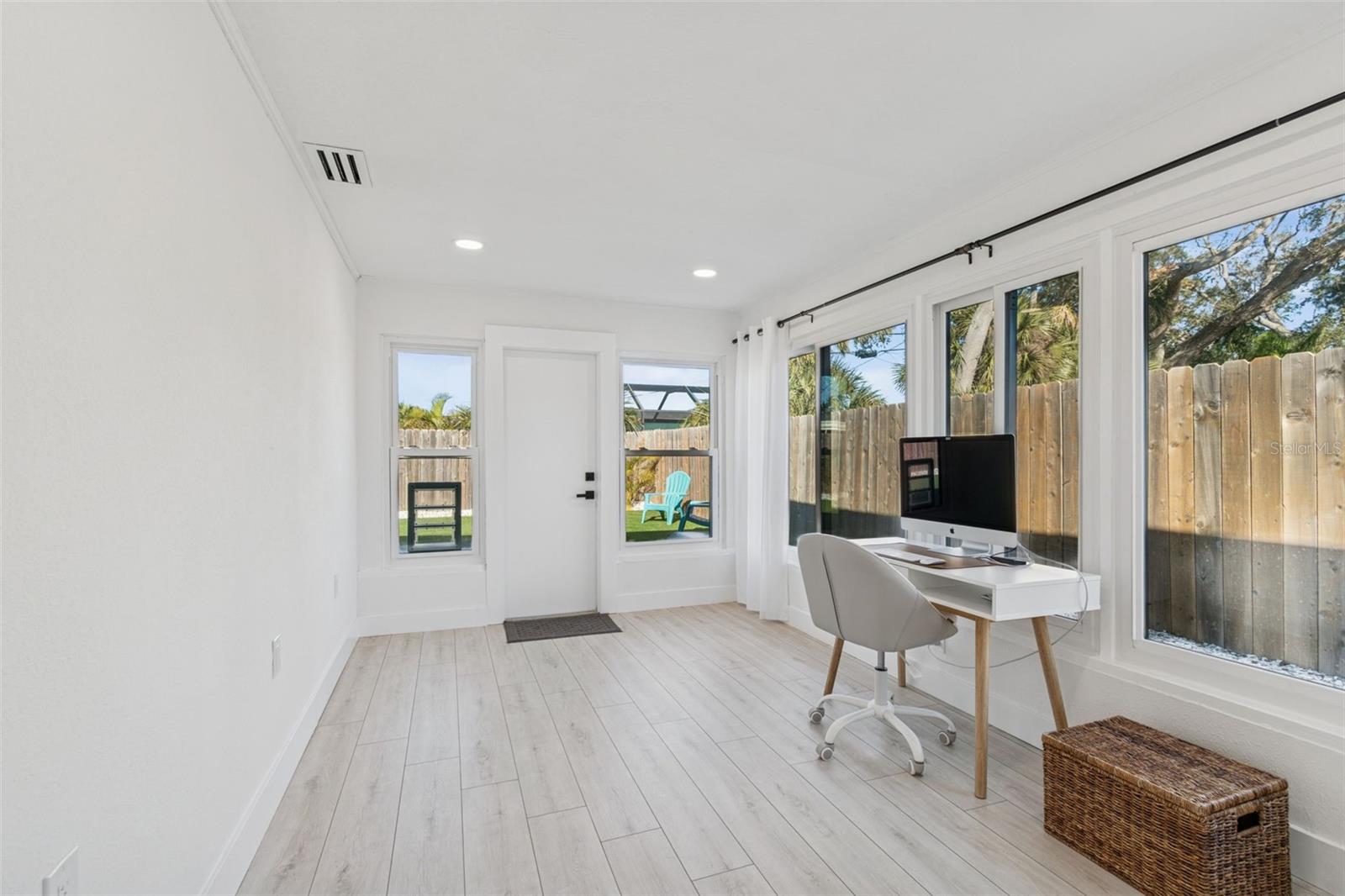 Image 22 of 34 For 2488 Del Rio Way