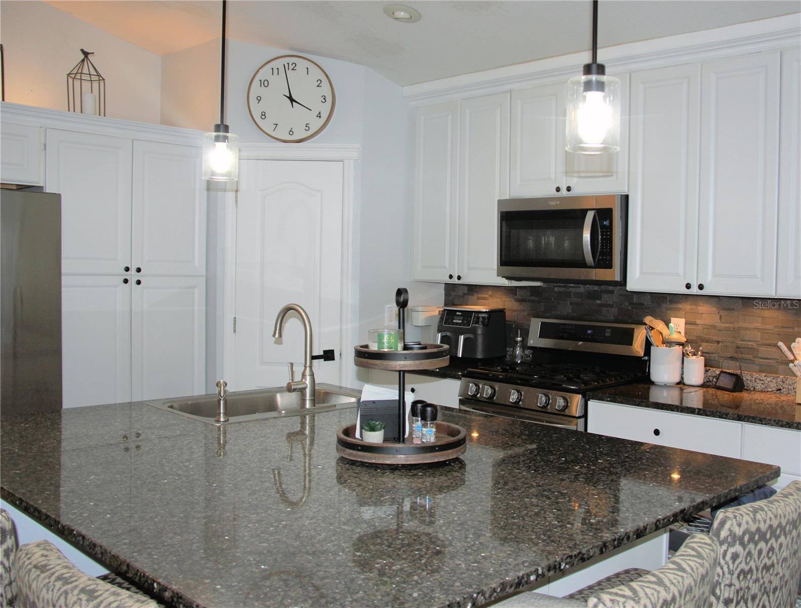 Image 3 of 9 For 5825 Meadowpark Place