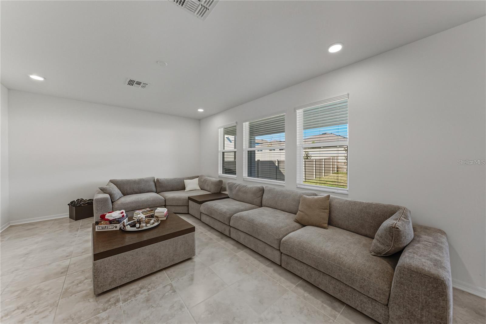 Image 14 of 49 For 9506 Crescent Ray Drive