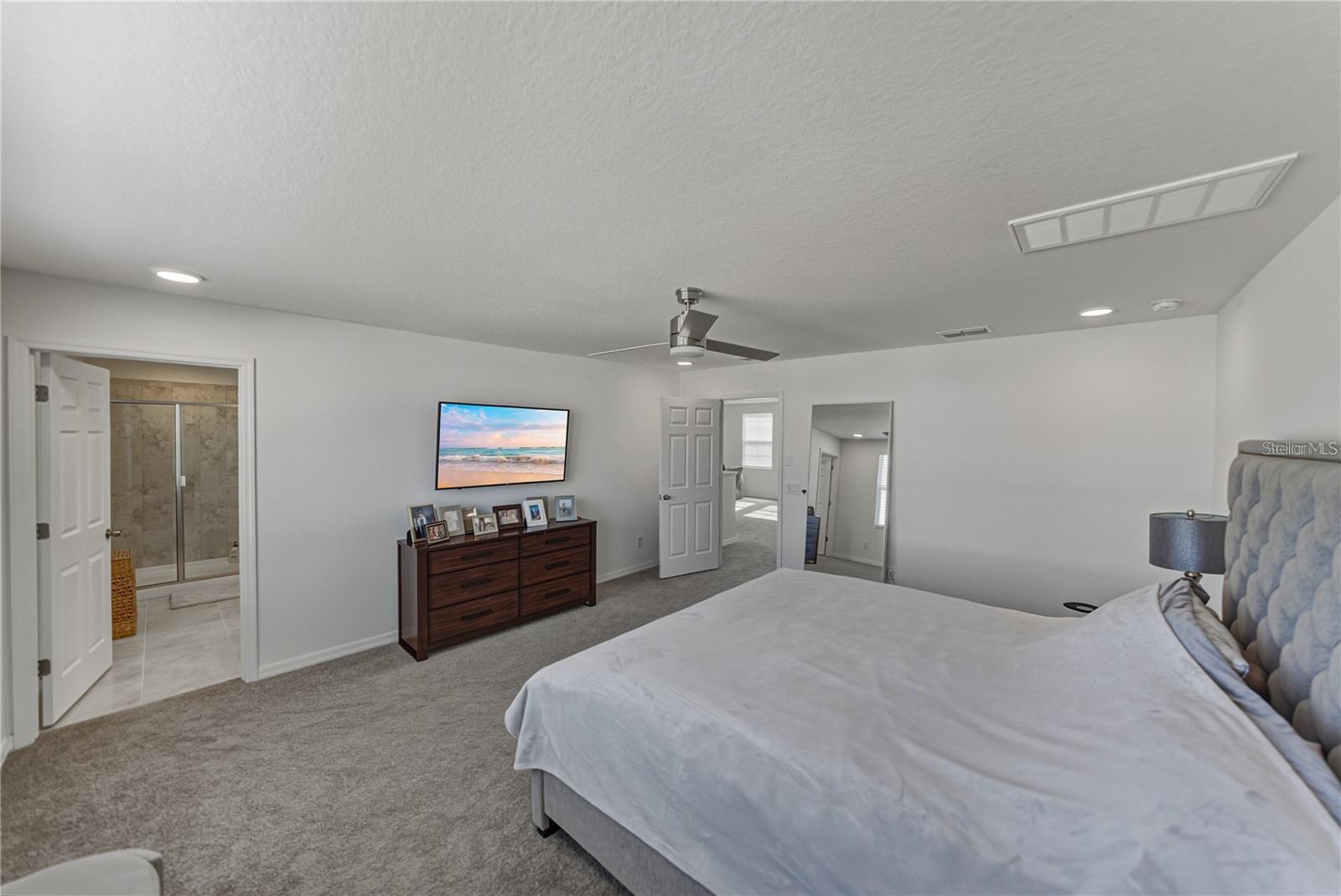 Image 18 of 49 For 9506 Crescent Ray Drive