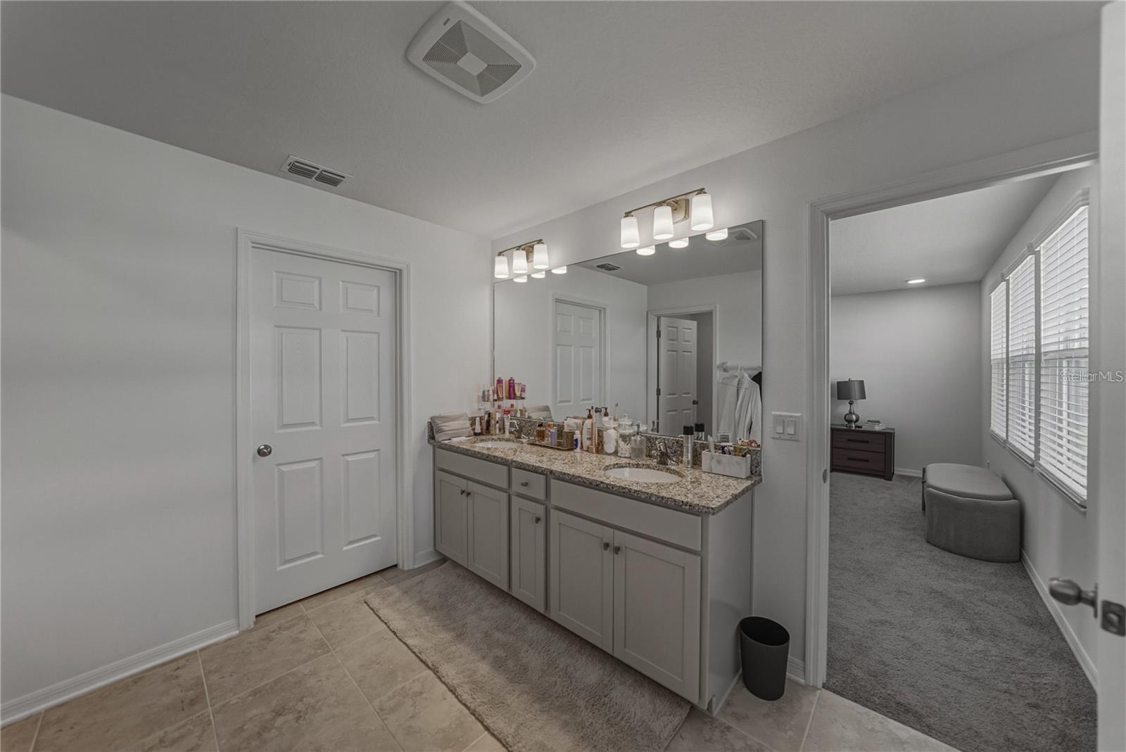 Image 21 of 49 For 9506 Crescent Ray Drive