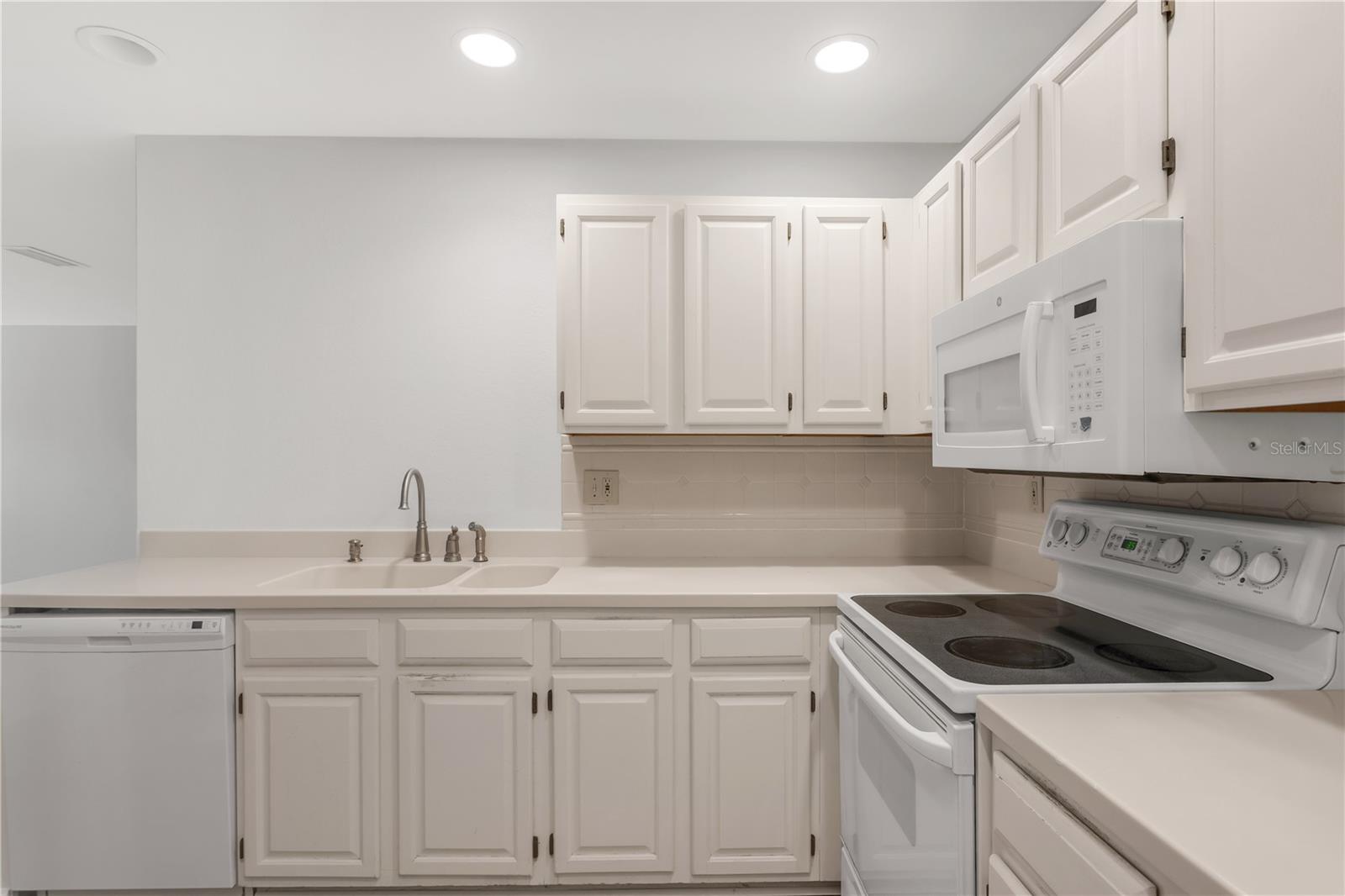 Image 13 of 37 For 601 Arbor Lake Lane 601