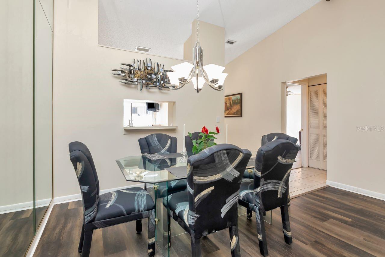 Listing photo id 10 for 3113 Lake Pine Way C