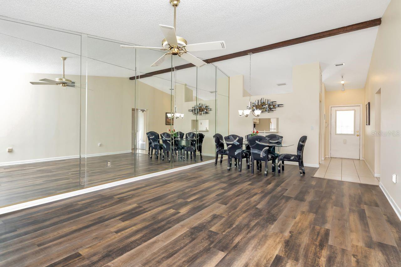 Listing photo id 13 for 3113 Lake Pine Way C