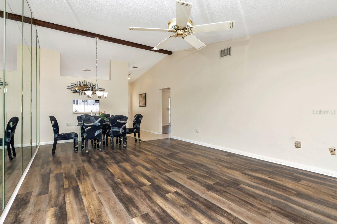 Listing photo id 14 for 3113 Lake Pine Way C