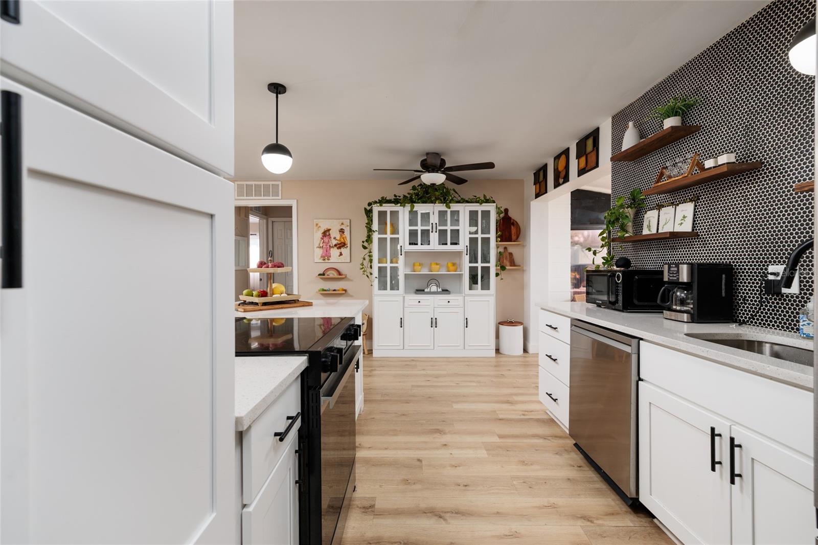 Image 6 of 39 For 7200 7th Street N