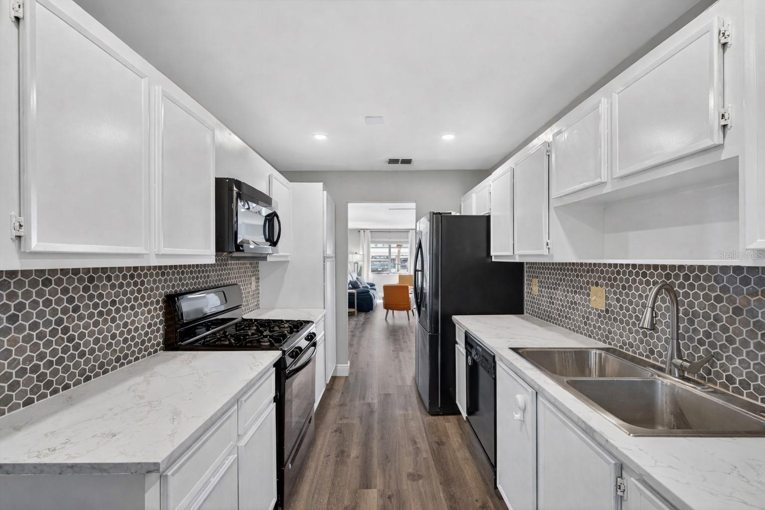 Image 7 of 34 For 5705 80th Street N 105