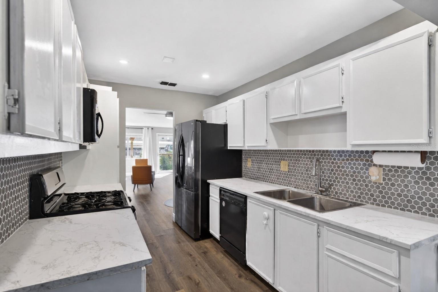 Image 8 of 34 For 5705 80th Street N 105