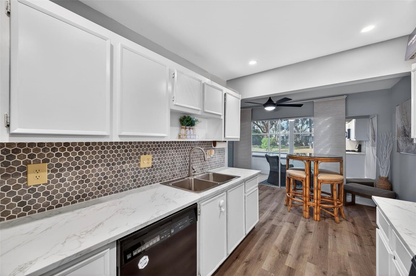 Image 9 of 34 For 5705 80th Street N 105