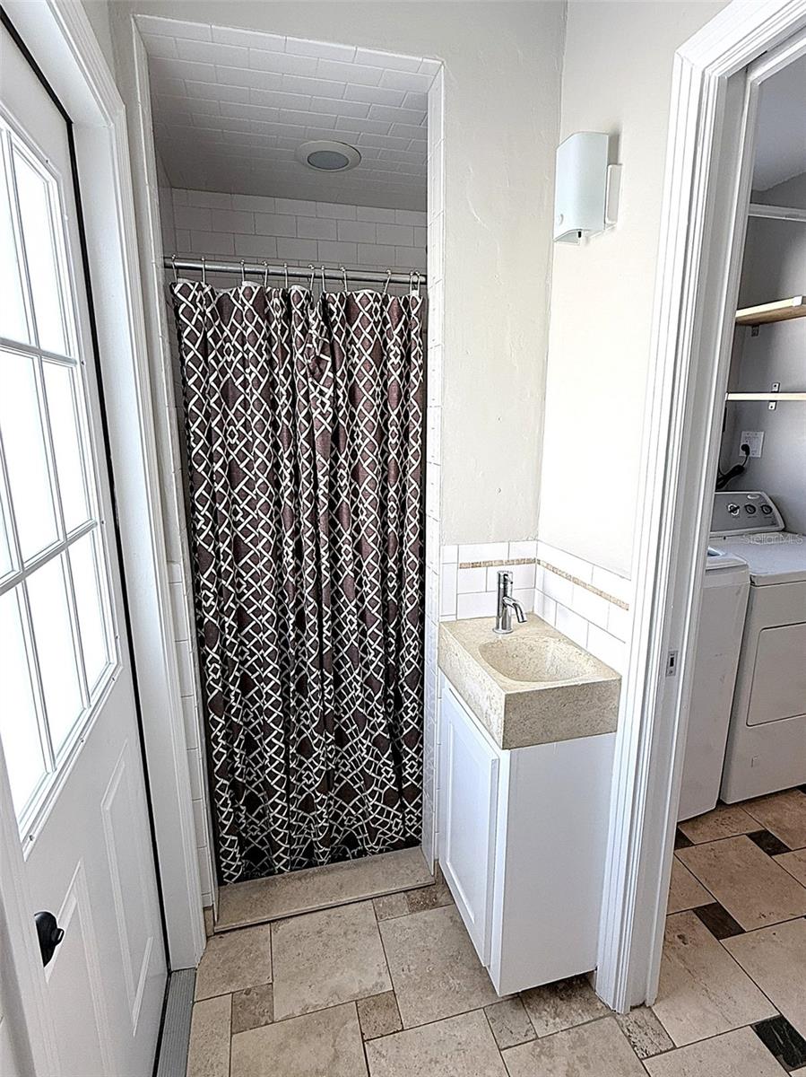 Image 15 of 40 For 105 Aurora Avenue