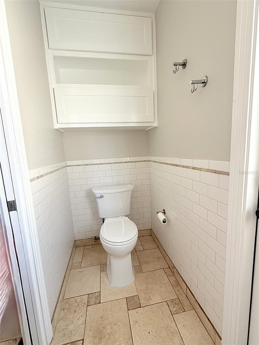 Image 16 of 40 For 105 Aurora Avenue