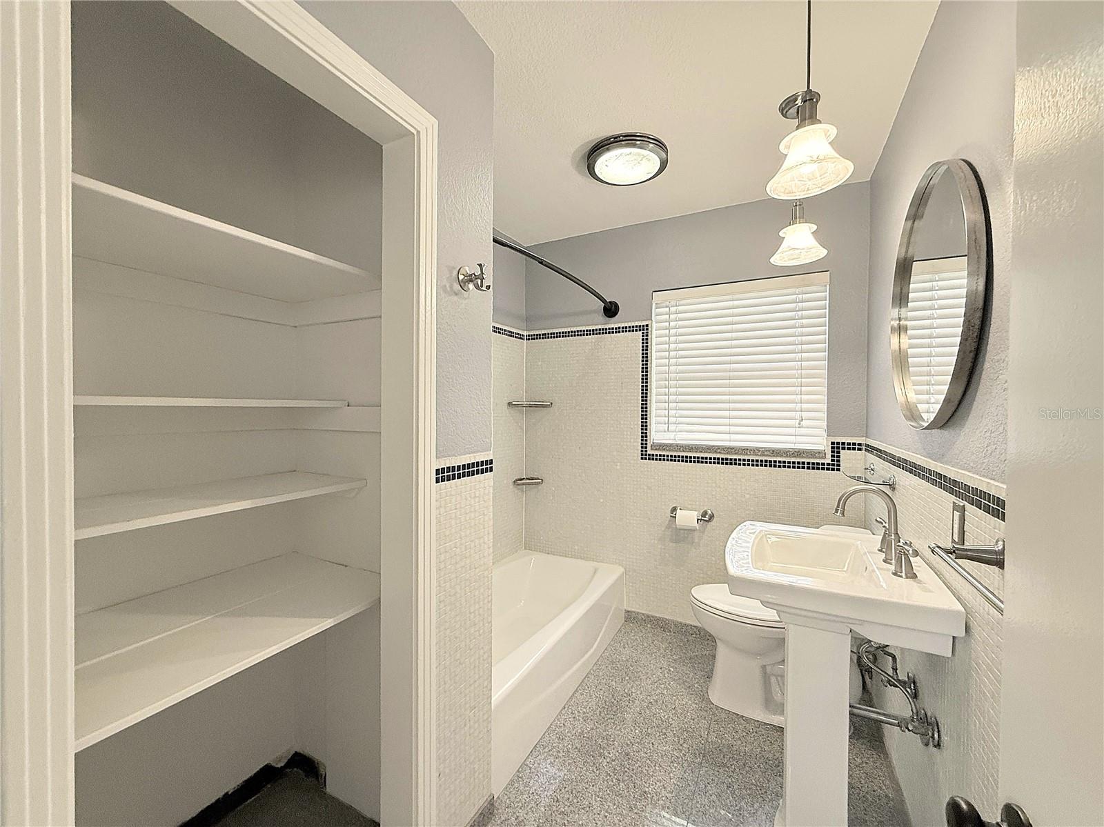 Image 19 of 40 For 105 Aurora Avenue