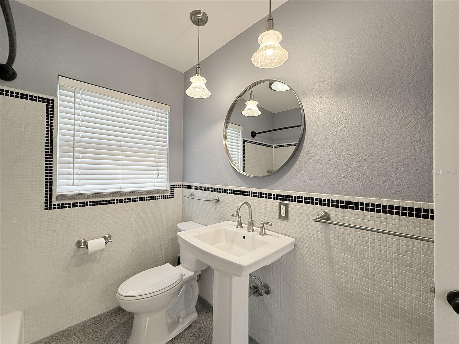 Image 20 of 40 For 105 Aurora Avenue