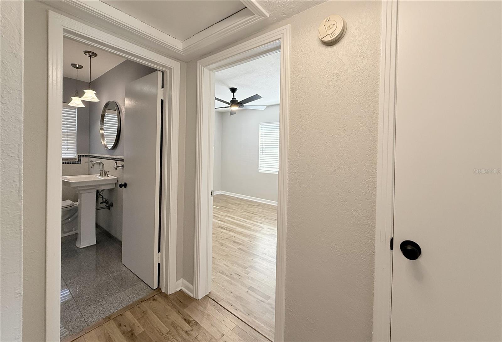 Image 23 of 40 For 105 Aurora Avenue