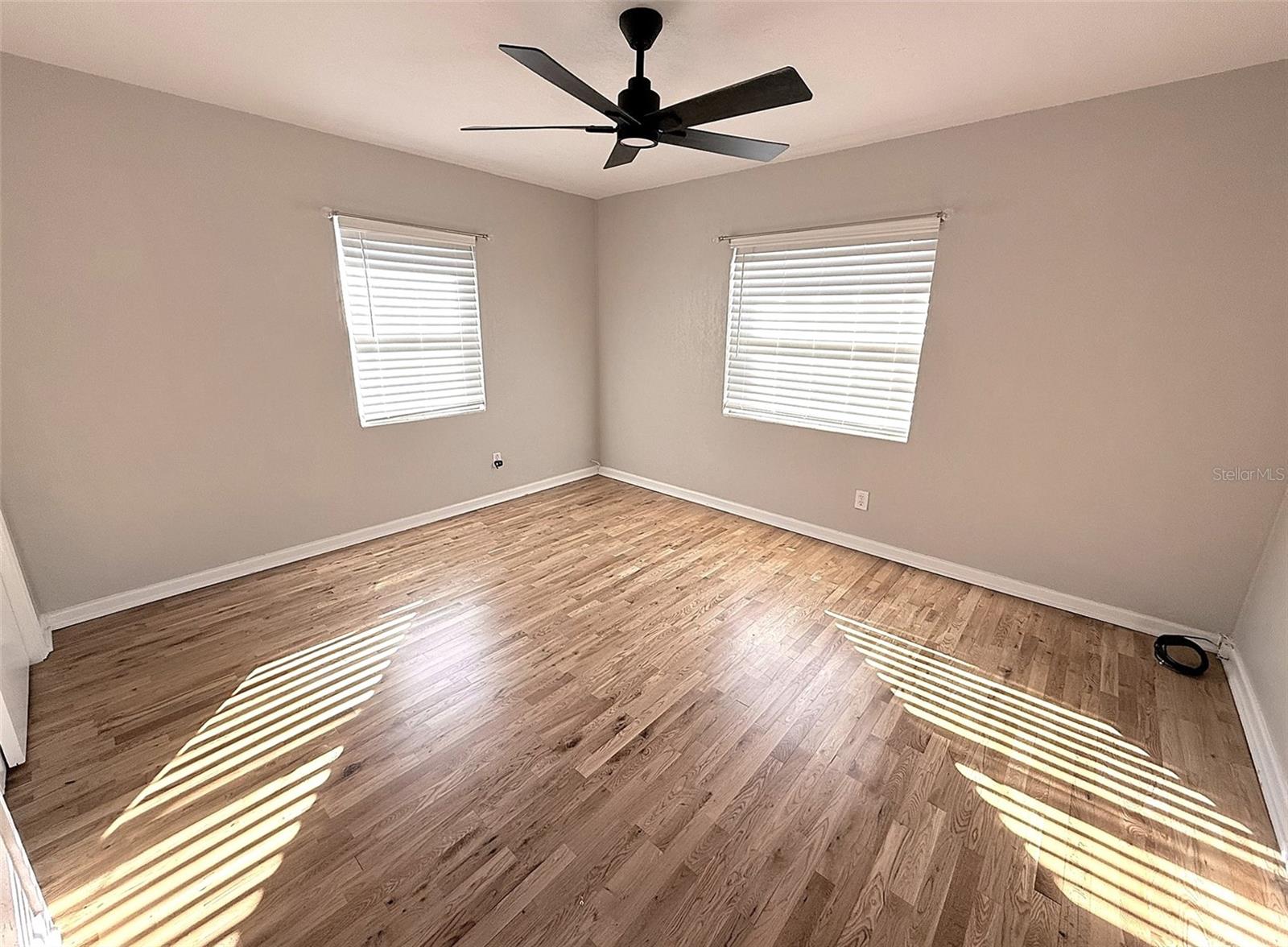 Image 25 of 40 For 105 Aurora Avenue