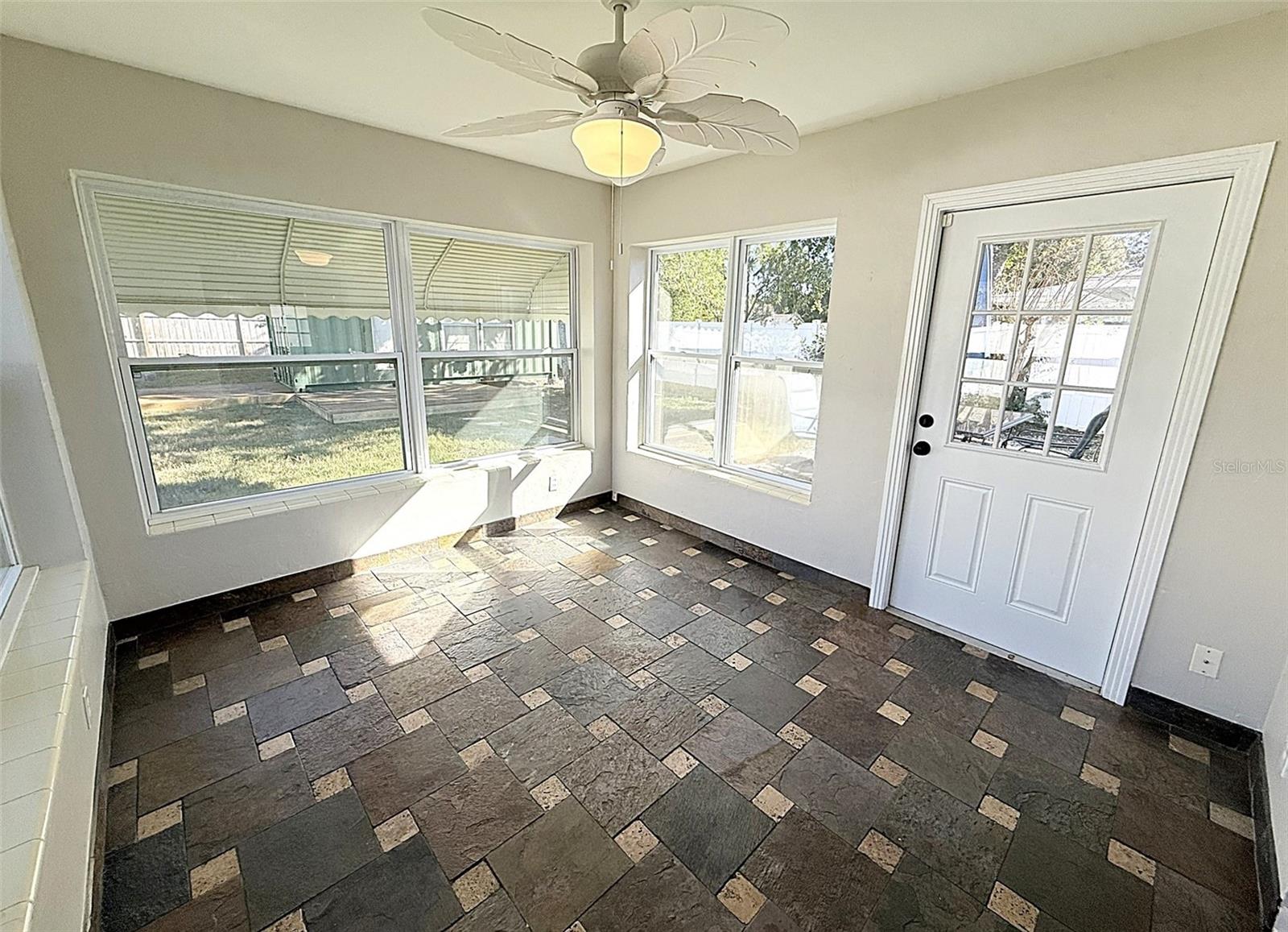 Image 28 of 40 For 105 Aurora Avenue