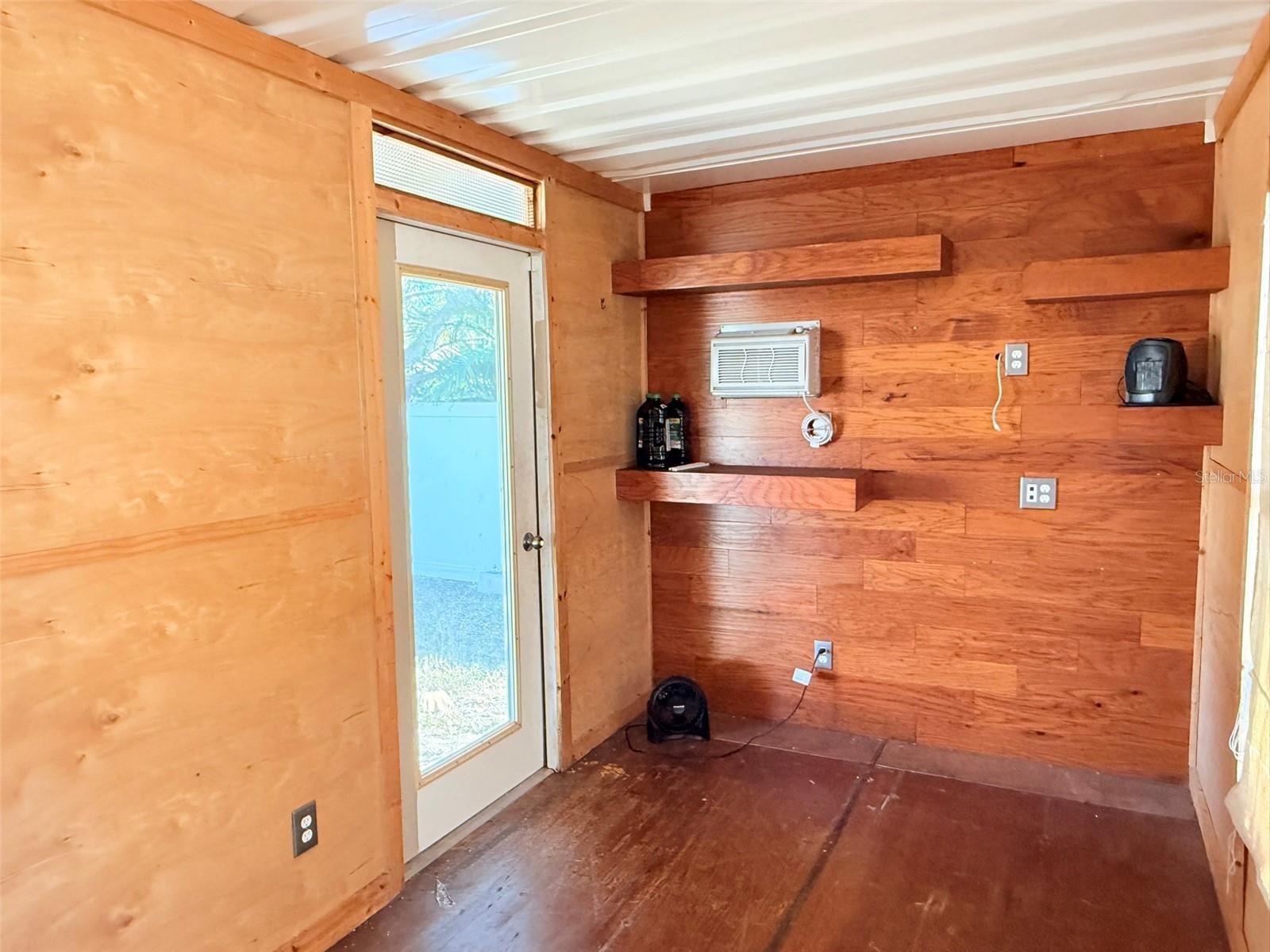 Image 32 of 40 For 105 Aurora Avenue