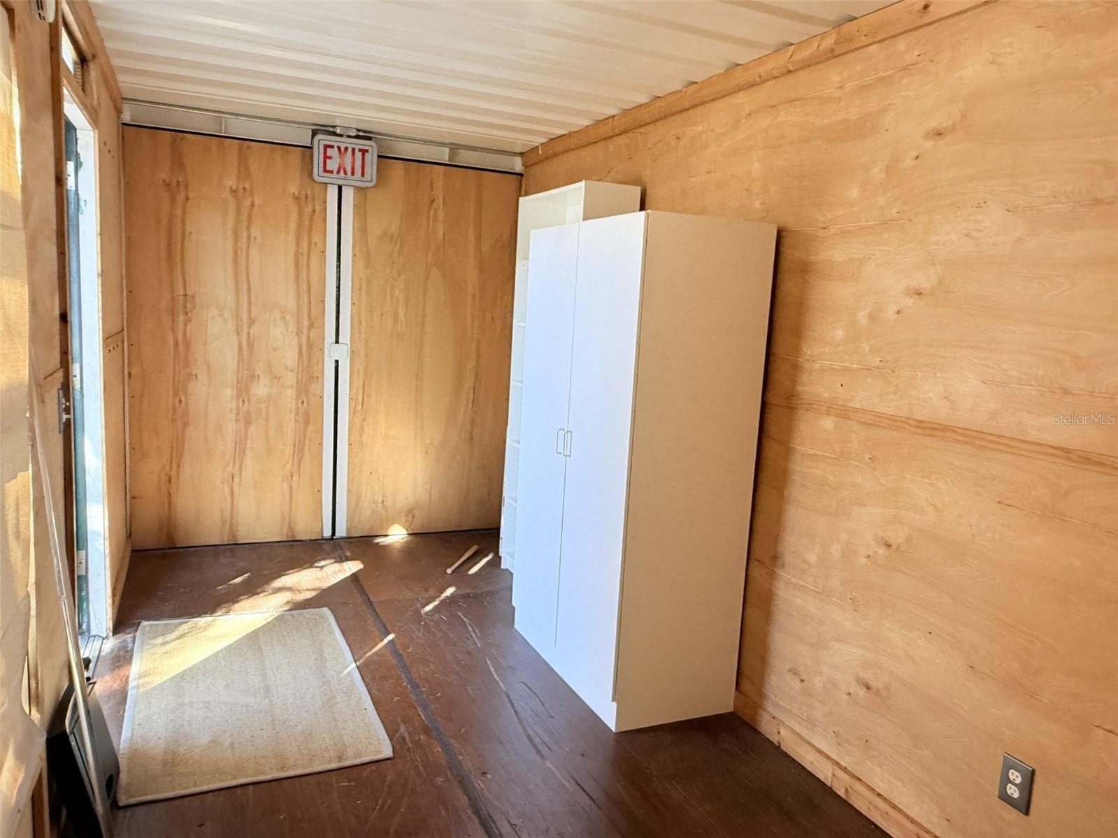 Image 33 of 40 For 105 Aurora Avenue