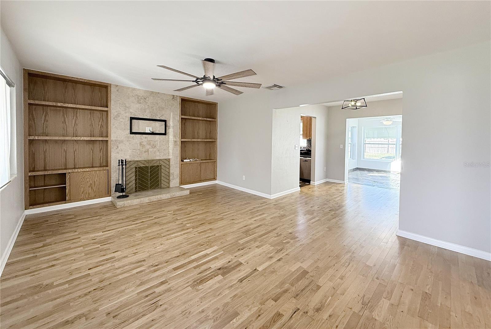 Image 4 of 40 For 105 Aurora Avenue