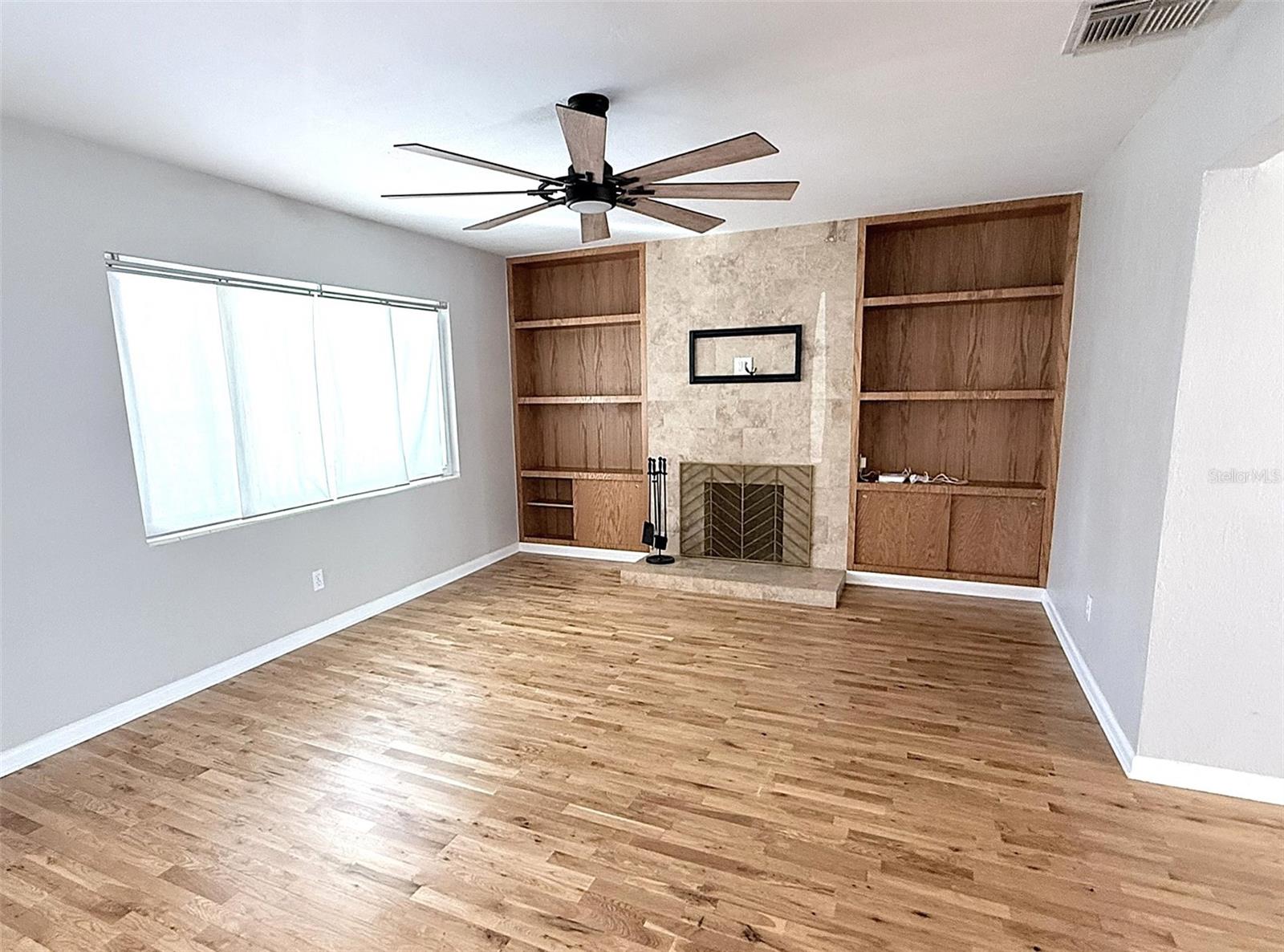 Image 5 of 40 For 105 Aurora Avenue