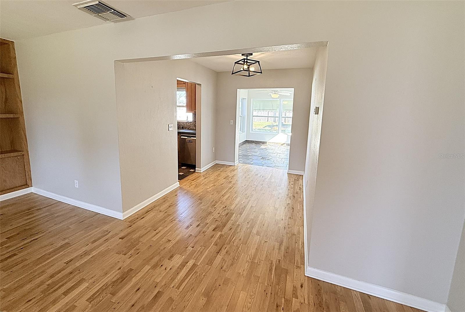 Image 6 of 40 For 105 Aurora Avenue