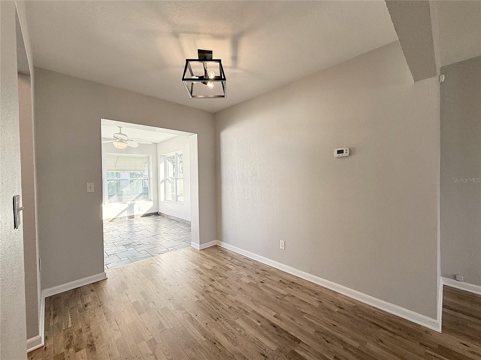 Image 7 of 40 For 105 Aurora Avenue