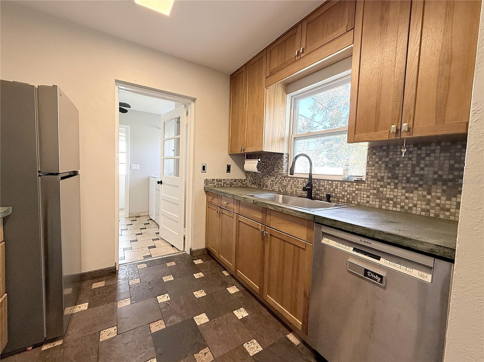 Image 9 of 40 For 105 Aurora Avenue