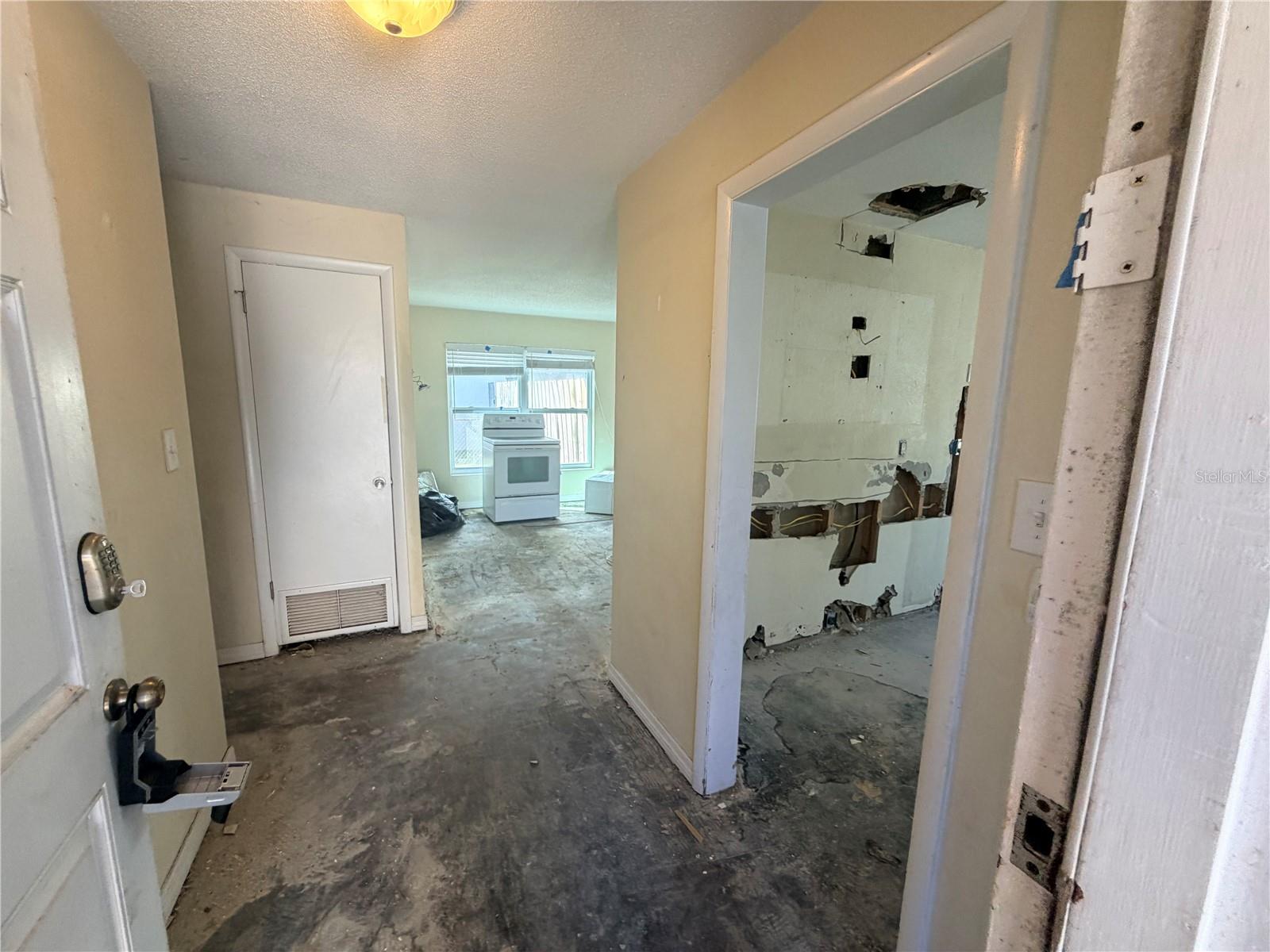 Image 28 of 39 For 3900 Lejune Avenue