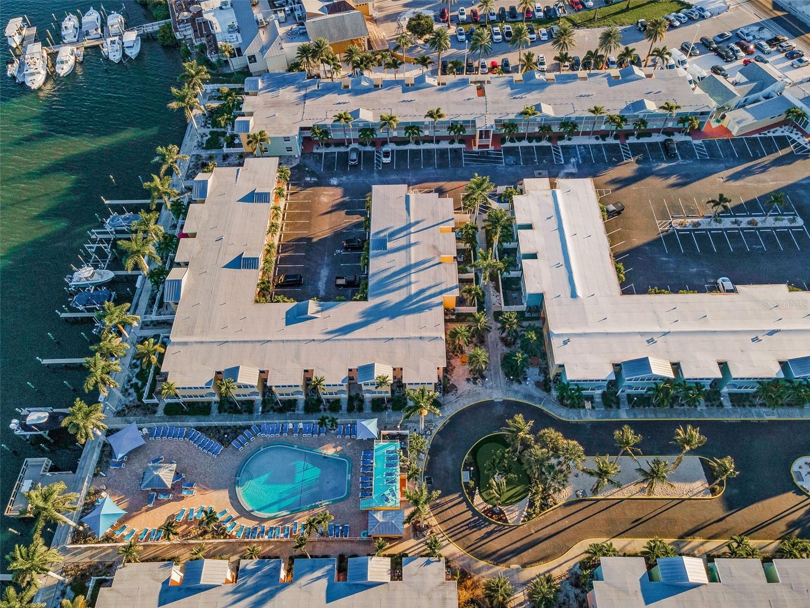 Image 34 of 56 For 19417 Gulf Boulevard F207