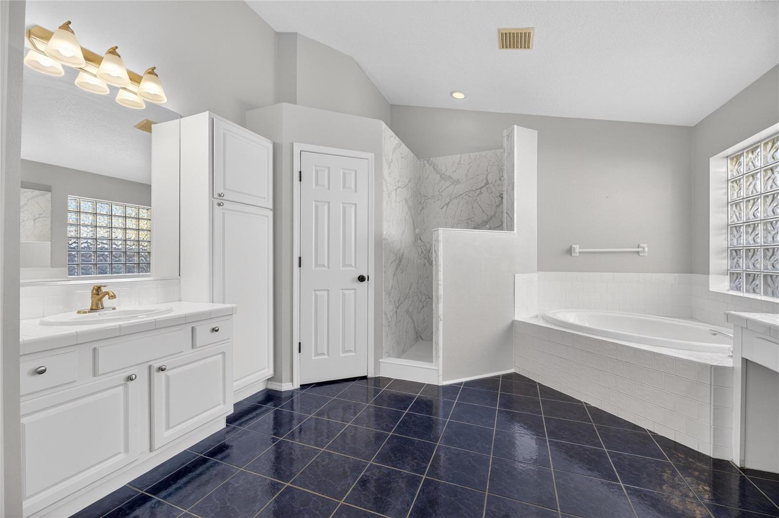 Image 26 of 74 For 10114 Kingshyre Way