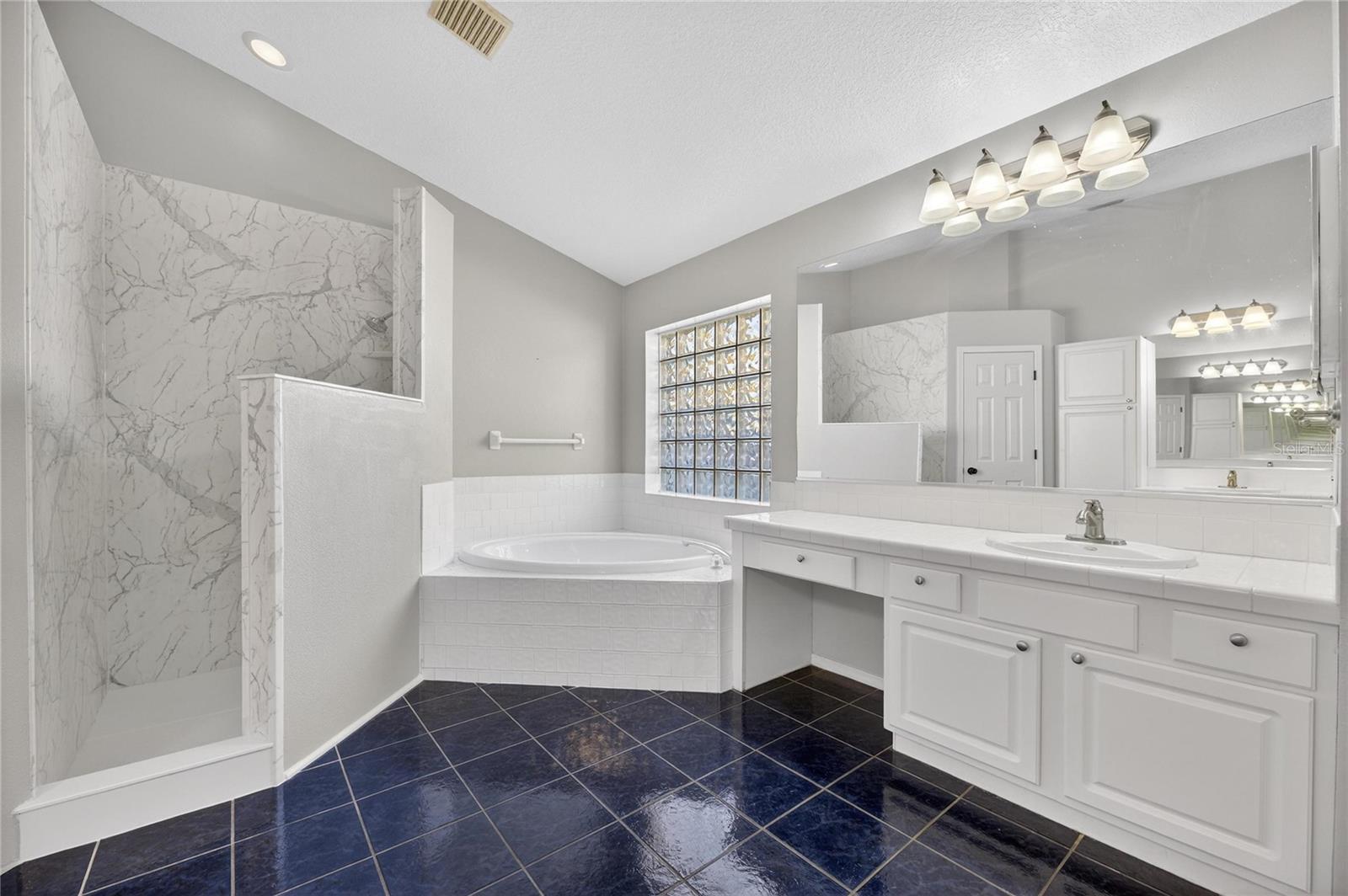 Image 27 of 74 For 10114 Kingshyre Way