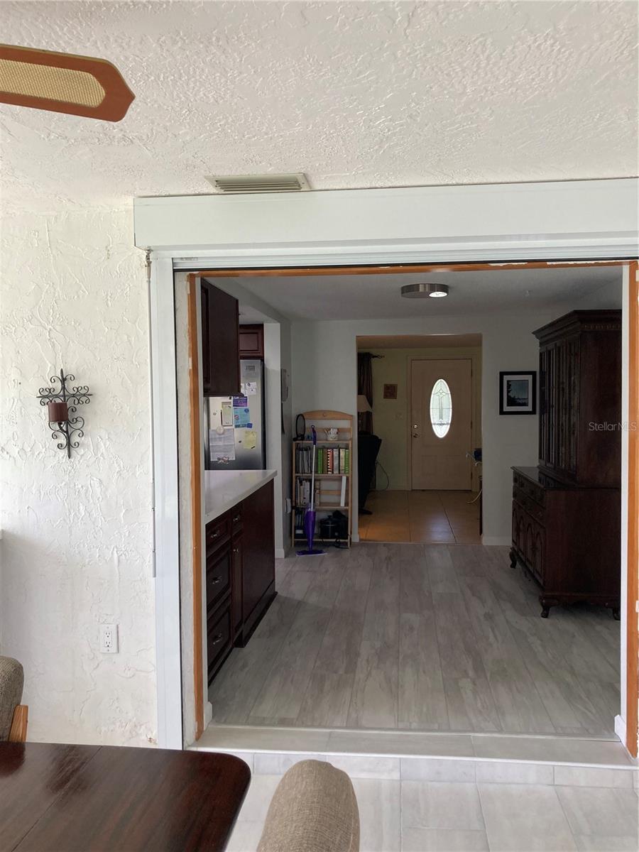 Image 19 of 34 For 7628 Valley Court