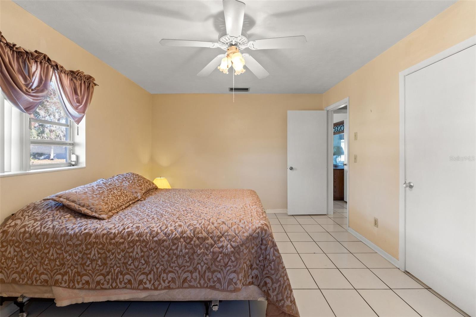 Image 26 of 50 For 7222 Holiday Drive