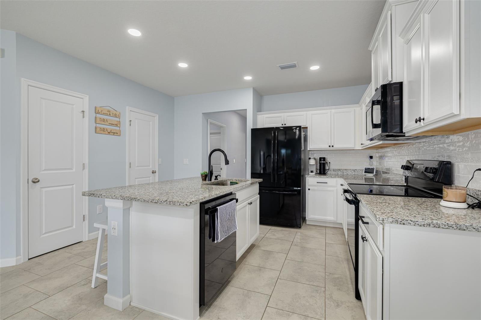 Image 10 of 32 For 18158 Turning Leaf Circle