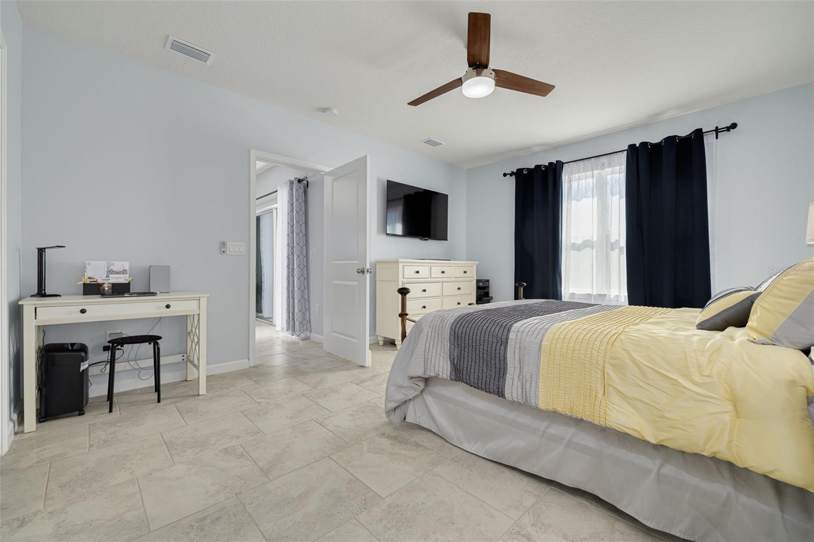 Image 18 of 32 For 18158 Turning Leaf Circle