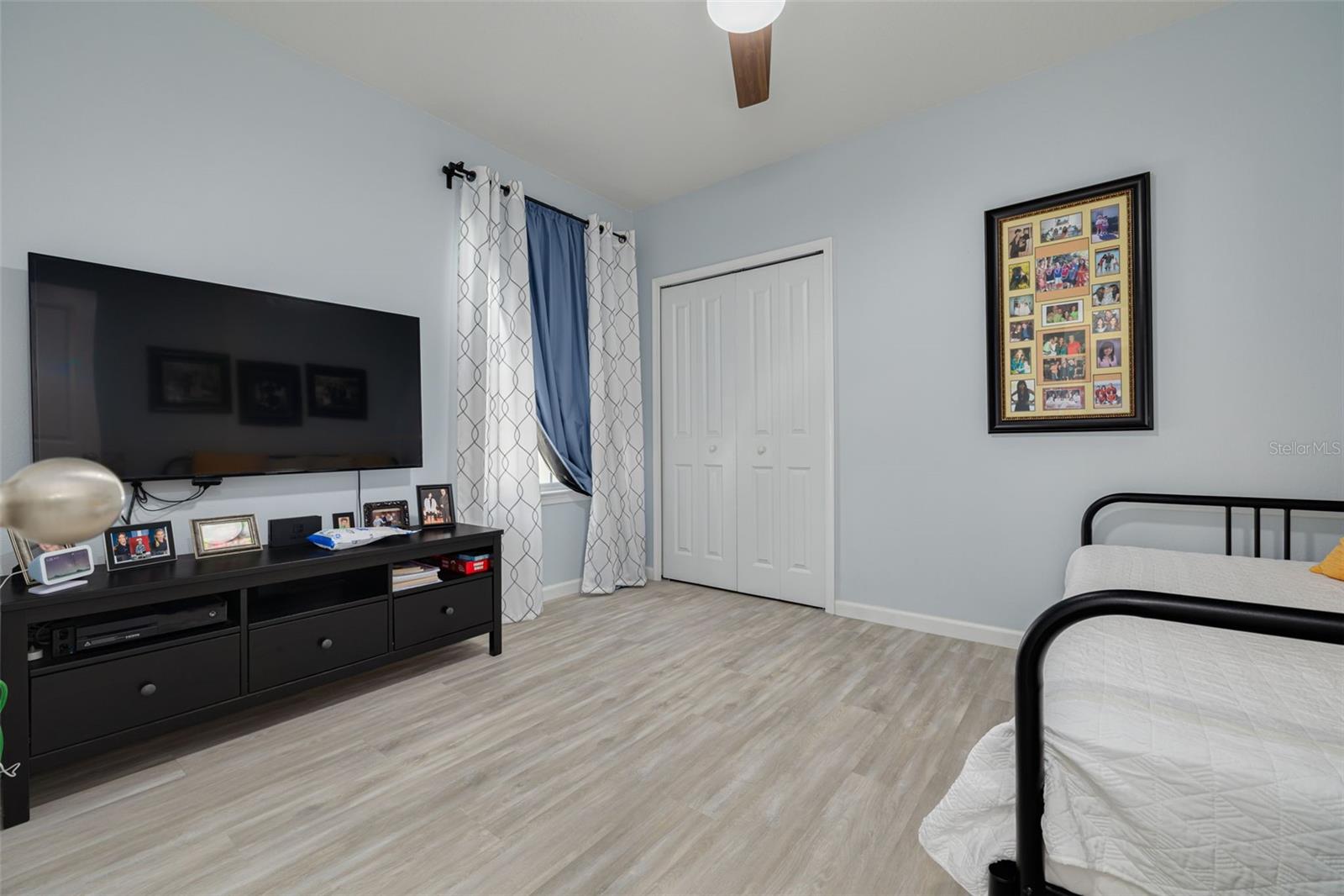 Image 20 of 32 For 18158 Turning Leaf Circle