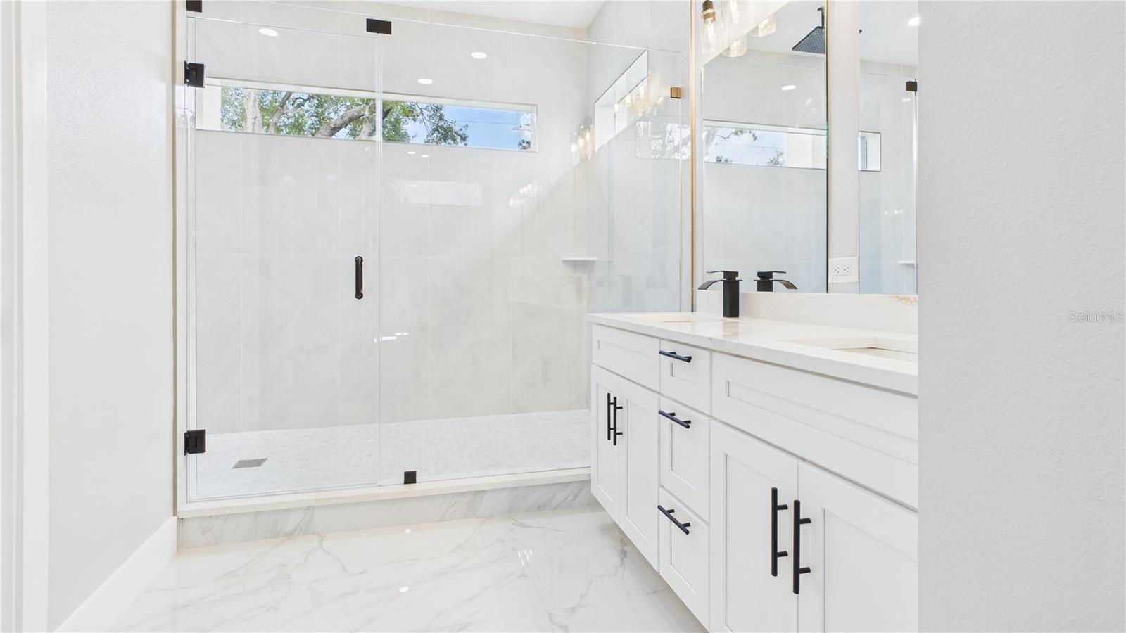 Image 32 of 52 For 1515 30th Street Se