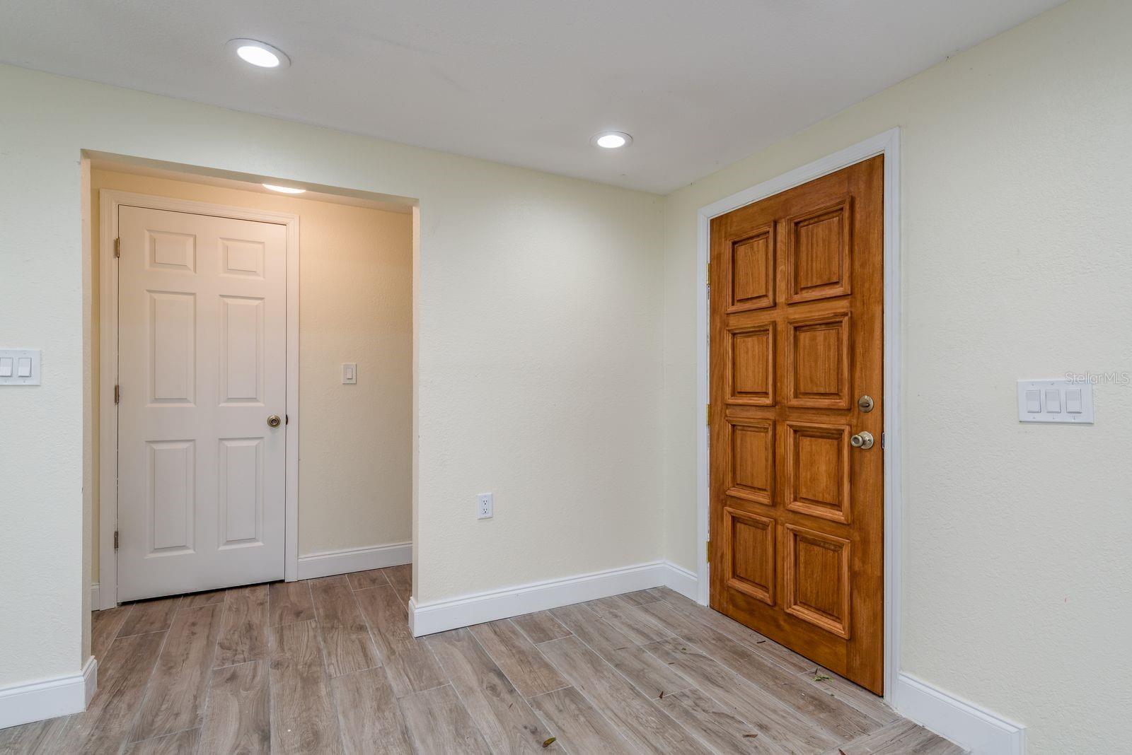 Image 11 of 42 For 13816 Celida Avenue