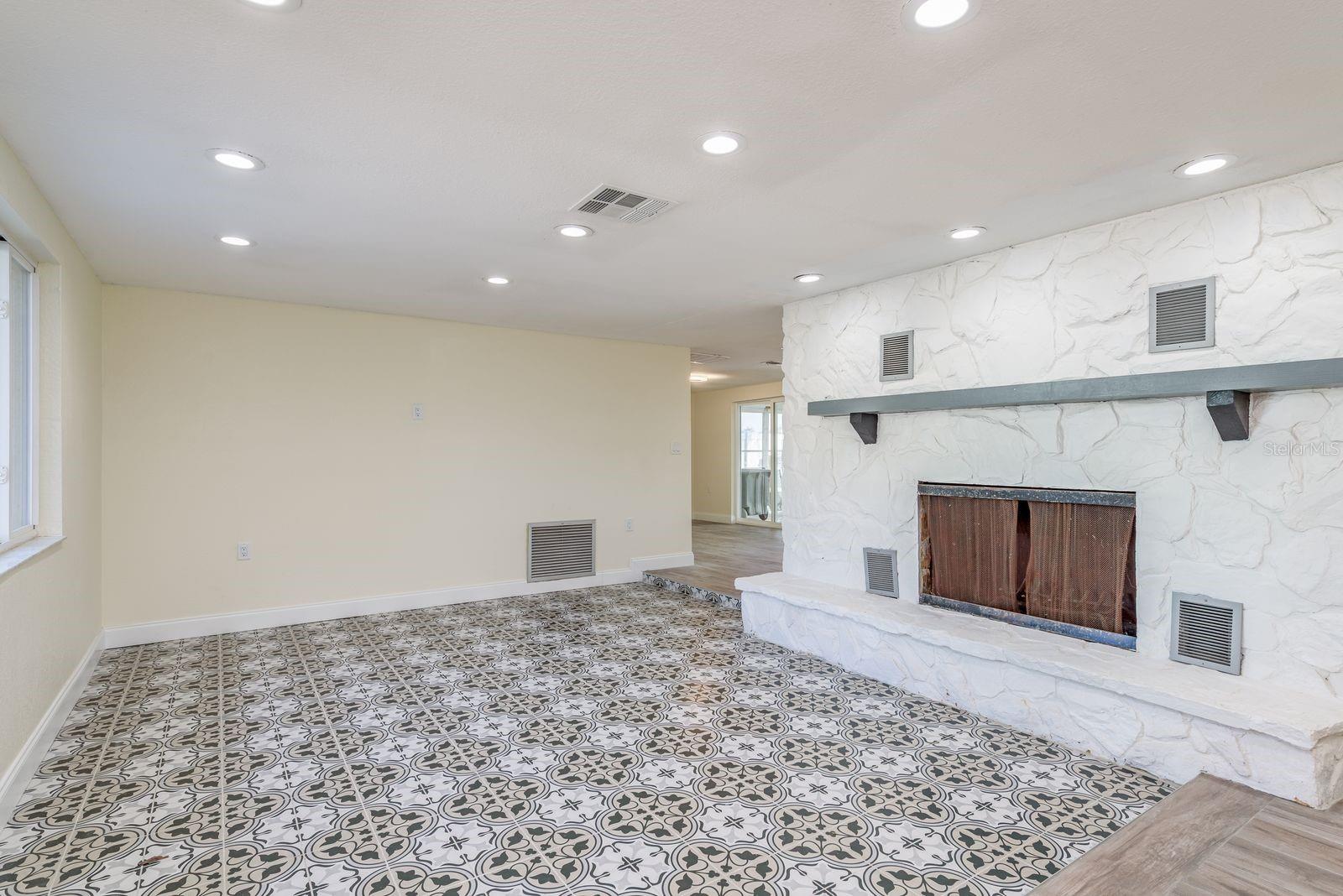 Image 14 of 42 For 13816 Celida Avenue