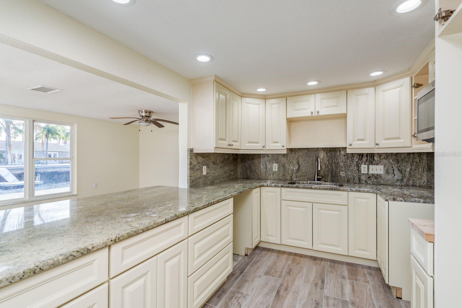 Image 17 of 42 For 13816 Celida Avenue