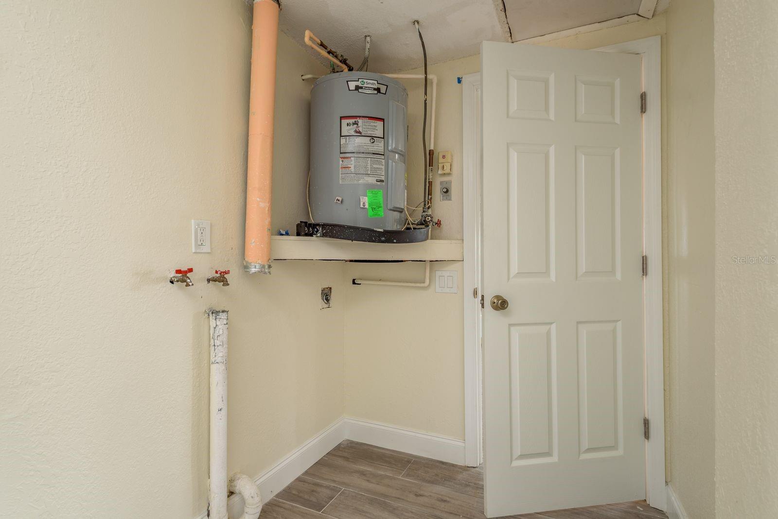 Image 25 of 42 For 13816 Celida Avenue