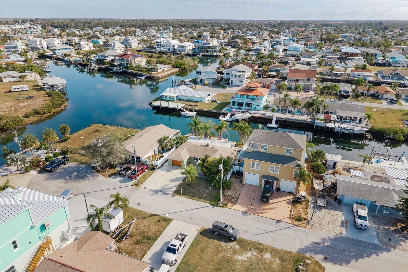 Image 32 of 42 For 13816 Celida Avenue