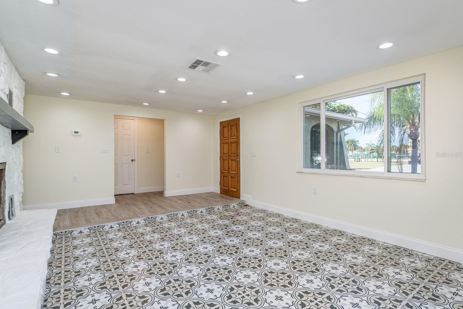 Image 4 of 42 For 13816 Celida Avenue