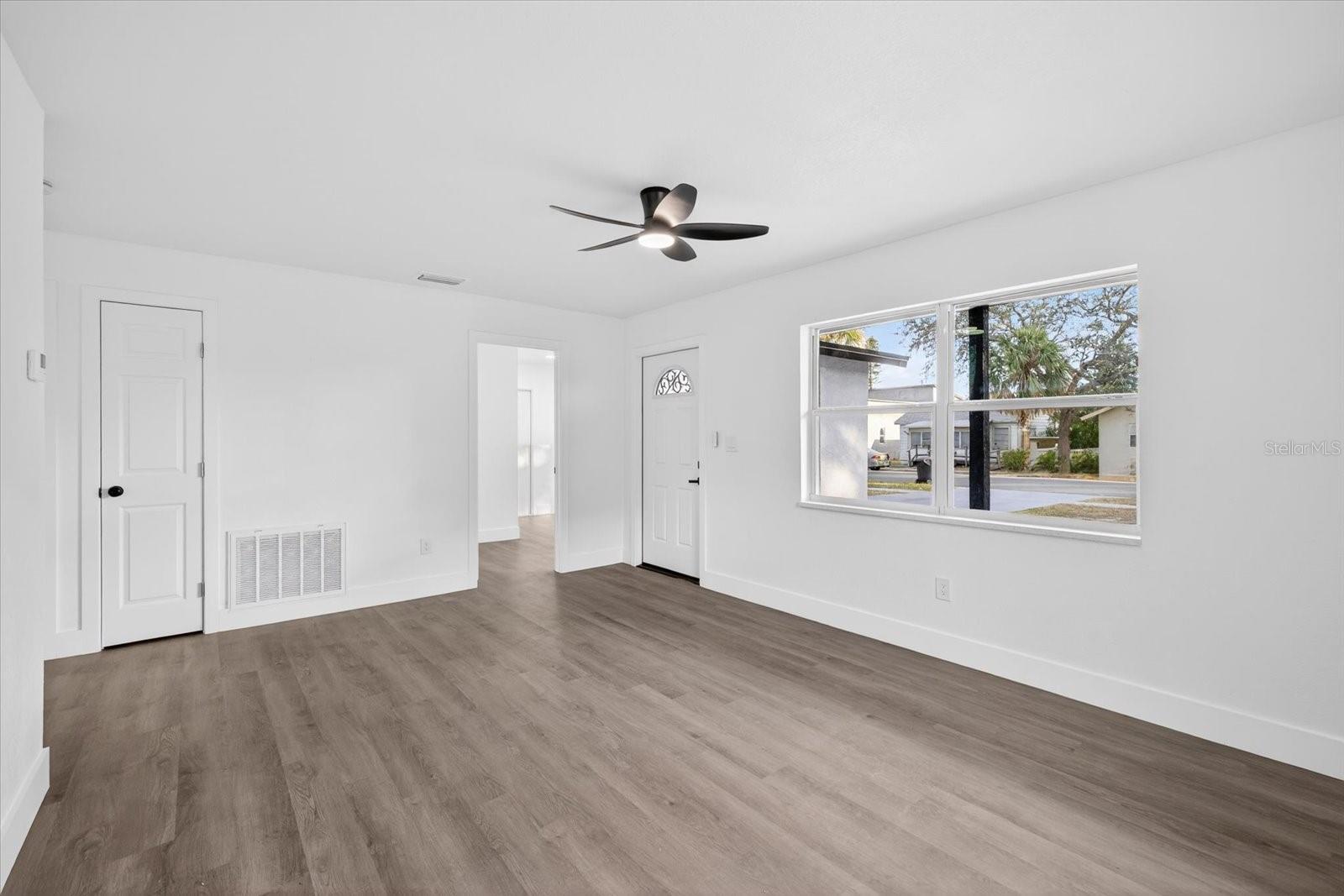 Image 5 of 21 For 4501 16th Avenue S